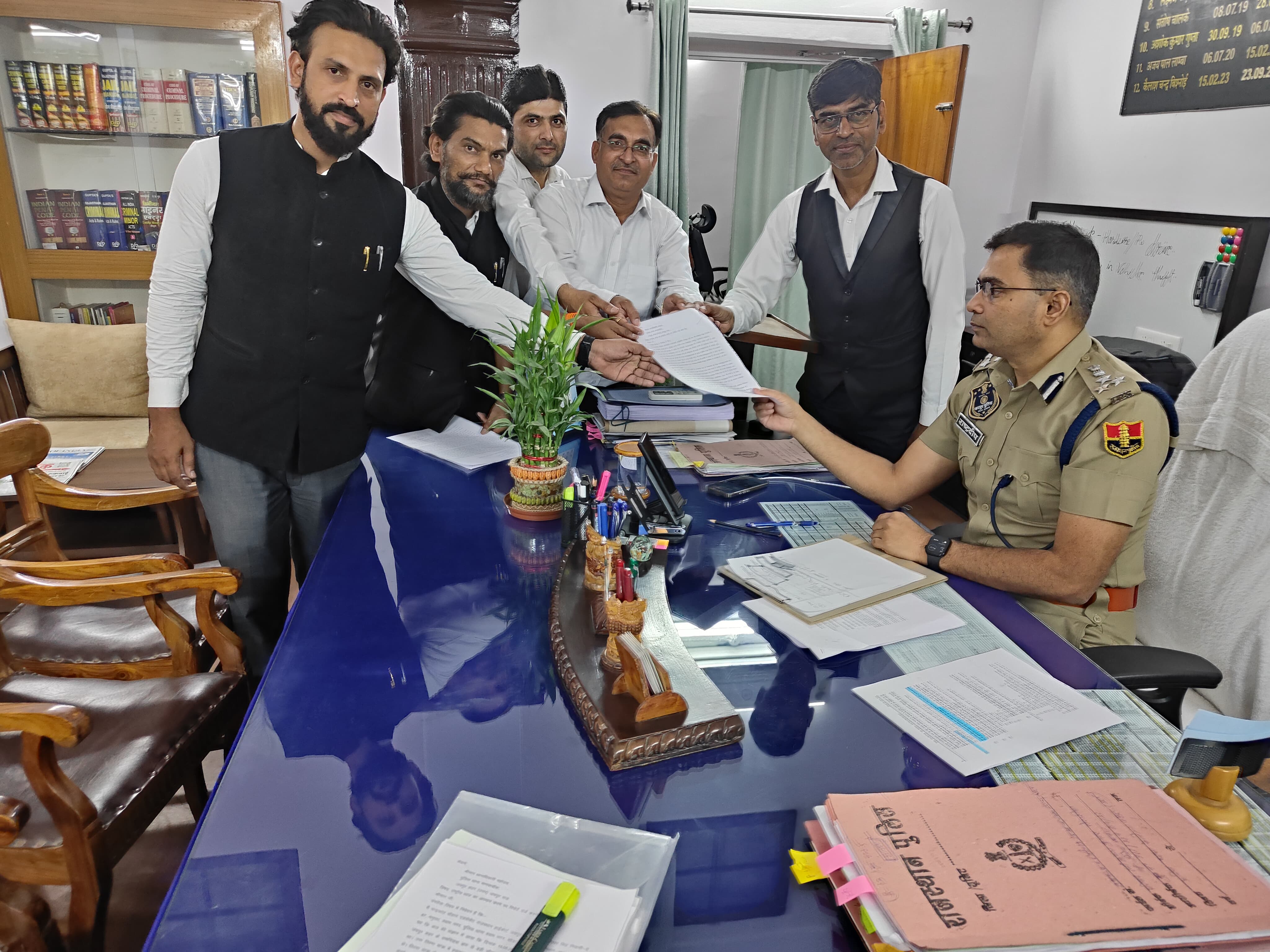 जयपुर: कांग्रेस ने भाजपा विधायक बालमुकुंदाचार्य के खिलाफ तिरंगे का अपमान करने पर कानूनी कार्रवाई की मांग की