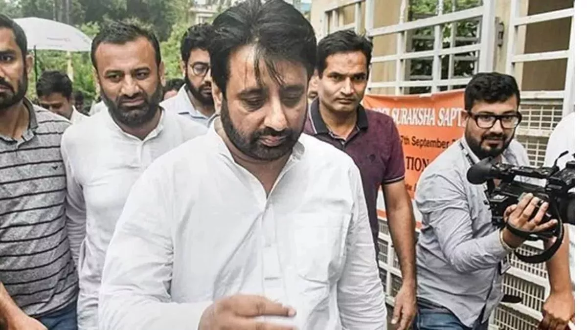 AAP विधायक अमानतुल्लाह खान पर मकोका की योजना, पुलिस ने दंगे और हत्या के प्रयास के आरोप लगाए